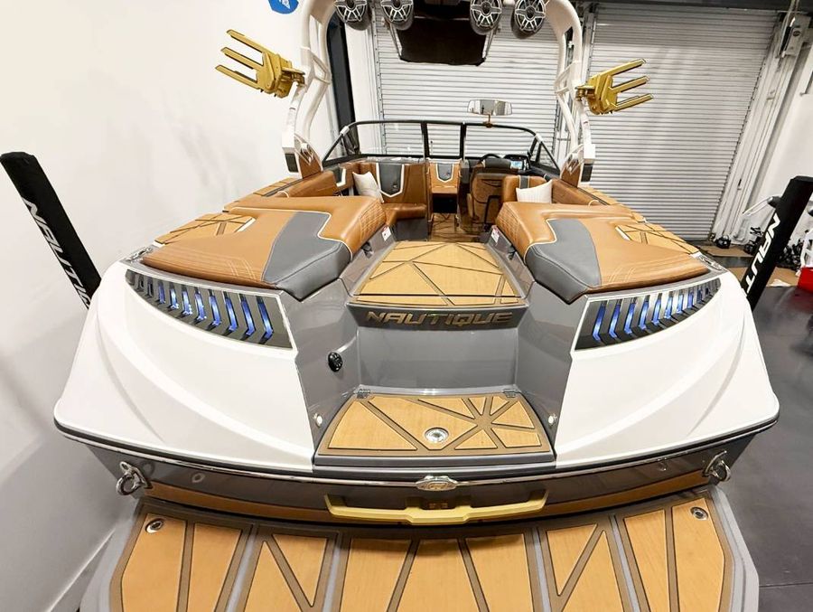 2016 Nautique G25, photo 7 of 17